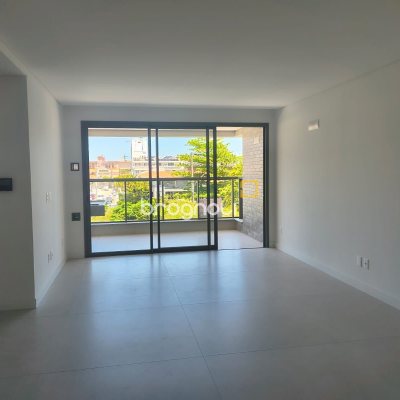 Apartamento com 120m², 3 quartos (sendo 3 suítes), 2 garagens, no bairro Jurerê Internacional em Florianópolis