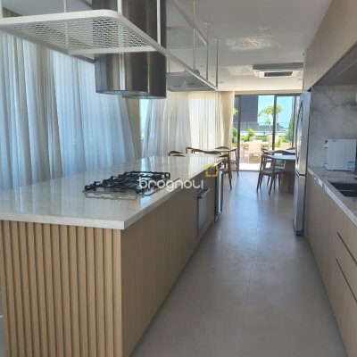 Apartamento com 120m², 3 quartos (sendo 3 suítes), 2 garagens, no bairro Jurerê Internacional em Florianópolis