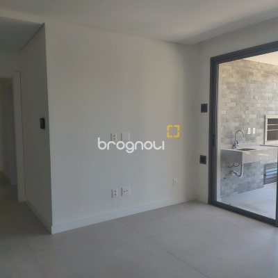 Apartamento com 120m², 3 quartos (sendo 3 suítes), 2 garagens, no bairro Jurerê Internacional em Florianópolis