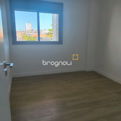 Apartamento com 120m², 3 quartos (sendo 3 suítes), 2 garagens, no bairro Jurerê Internacional em Florianópolis