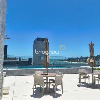 Apartamento com 120m², 3 quartos (sendo 3 suítes), 2 garagens, no bairro Jurerê Internacional em Florianópolis