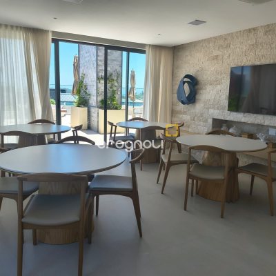 Apartamento com 120m², 3 quartos (sendo 3 suítes), 2 garagens, no bairro Jurerê Internacional em Florianópolis
