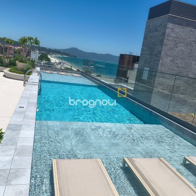 Apartamento com 120m², 3 quartos (sendo 3 suítes), 2 garagens, no bairro Jurerê Internacional em Florianópolis