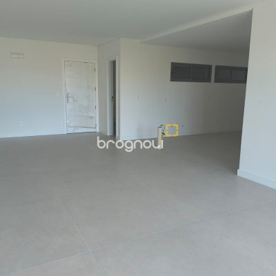 Apartamento com 120m², 3 quartos (sendo 3 suítes), 2 garagens, no bairro Jurerê Internacional em Florianópolis