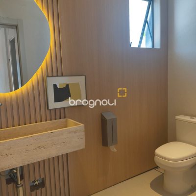 Apartamento com 120m², 3 quartos (sendo 3 suítes), 2 garagens, no bairro Jurerê Internacional em Florianópolis