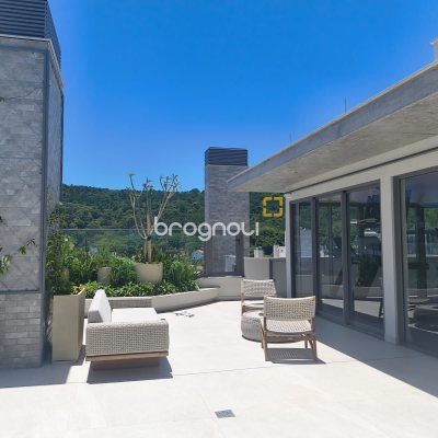 Apartamento com 120m², 3 quartos (sendo 3 suítes), 2 garagens, no bairro Jurerê Internacional em Florianópolis
