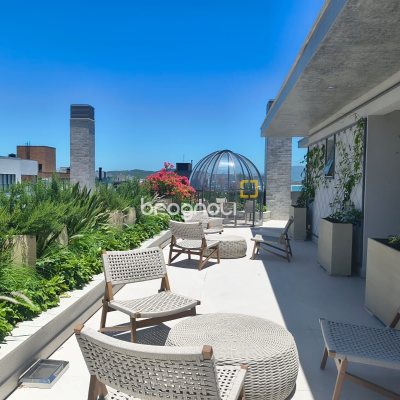 Apartamento com 120m², 3 quartos (sendo 3 suítes), 2 garagens, no bairro Jurerê Internacional em Florianópolis