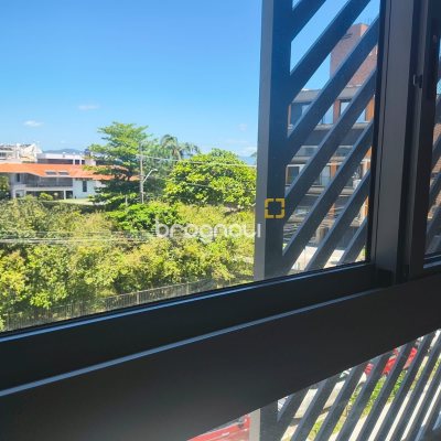 Apartamento com 120m², 3 quartos (sendo 3 suítes), 2 garagens, no bairro Jurerê Internacional em Florianópolis