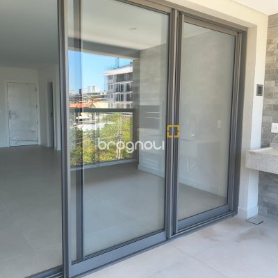 Apartamento com 120m², 3 quartos (sendo 3 suítes), 2 garagens, no bairro Jurerê Internacional em Florianópolis