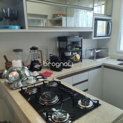 Apartamento com 117m², 3 quartos (sendo 2 suítes), 2 garagens, no bairro Jurerê em Florianópolis