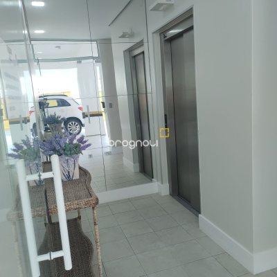 Apartamento com 117m², 3 quartos (sendo 2 suítes), 2 garagens, no bairro Jurerê em Florianópolis