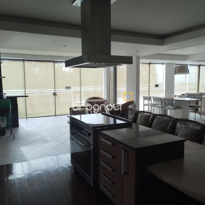 Apartamento com 117m², 3 quartos (sendo 2 suítes), 2 garagens, no bairro Jurerê em Florianópolis