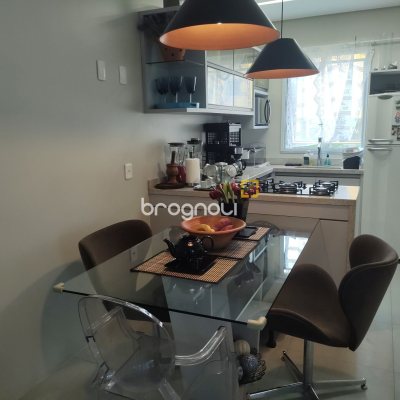 Apartamento com 117m², 3 quartos (sendo 2 suítes), 2 garagens, no bairro Jurerê em Florianópolis