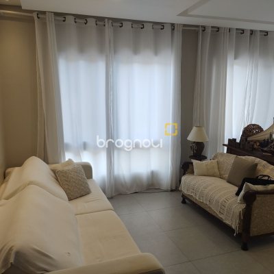 Apartamento com 117m², 3 quartos (sendo 2 suítes), 2 garagens, no bairro Jurerê em Florianópolis