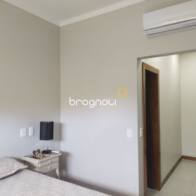 Apartamento com 117m², 3 quartos (sendo 2 suítes), 2 garagens, no bairro Jurerê em Florianópolis