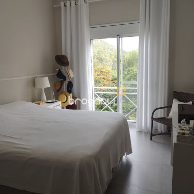Apartamento com 117m², 3 quartos (sendo 2 suítes), 2 garagens, no bairro Jurerê em Florianópolis