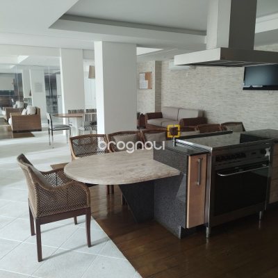 Apartamento com 117m², 3 quartos (sendo 2 suítes), 2 garagens, no bairro Jurerê em Florianópolis