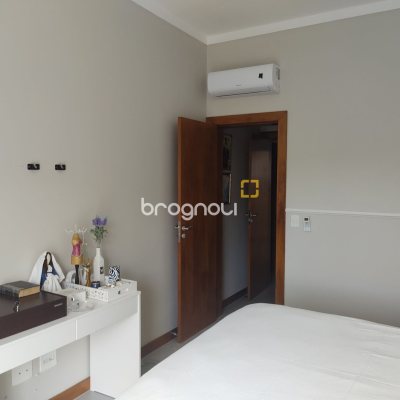 Apartamento com 117m², 3 quartos (sendo 2 suítes), 2 garagens, no bairro Jurerê em Florianópolis