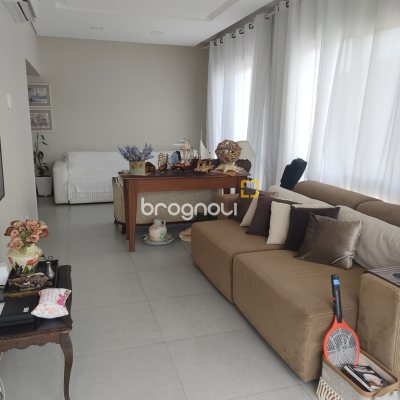 Apartamento com 117m², 3 quartos (sendo 2 suítes), 2 garagens, no bairro Jurerê em Florianópolis