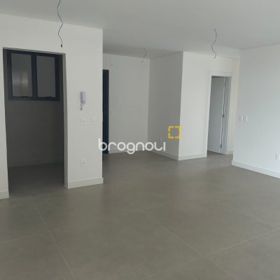 Apartamento com 114m², 3 quartos (sendo 2 suítes), 2 garagens, no bairro Jurerê Internacional em Florianópolis