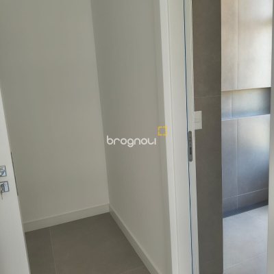 Apartamento com 114m², 3 quartos (sendo 2 suítes), 2 garagens, no bairro Jurerê Internacional em Florianópolis