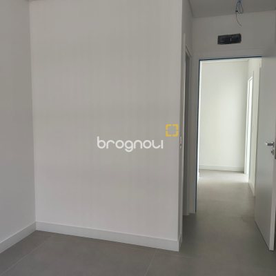 Apartamento com 114m², 3 quartos (sendo 2 suítes), 2 garagens, no bairro Jurerê Internacional em Florianópolis