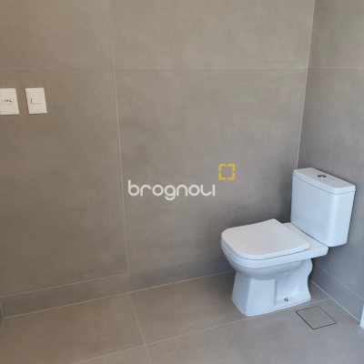 Apartamento com 114m², 3 quartos (sendo 2 suítes), 2 garagens, no bairro Jurerê Internacional em Florianópolis