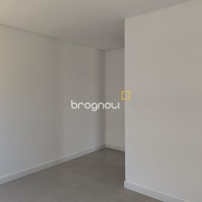 Apartamento com 114m², 3 quartos (sendo 2 suítes), 2 garagens, no bairro Jurerê Internacional em Florianópolis