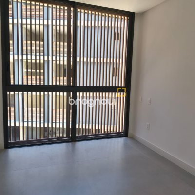 Apartamento com 114m², 3 quartos (sendo 2 suítes), 2 garagens, no bairro Jurerê Internacional em Florianópolis