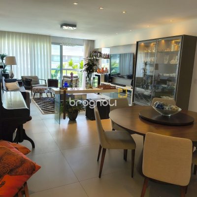 Apartamento com 147m², 3 quartos (sendo 3 suítes), 2 garagens, no bairro Jurerê Internacional em Florianópolis