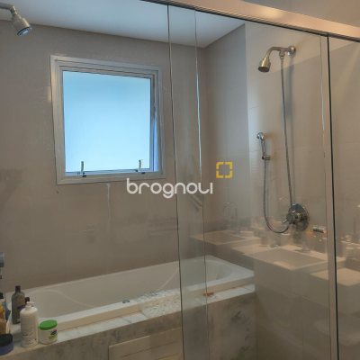 Apartamento com 147m², 3 quartos (sendo 3 suítes), 2 garagens, no bairro Jurerê Internacional em Florianópolis