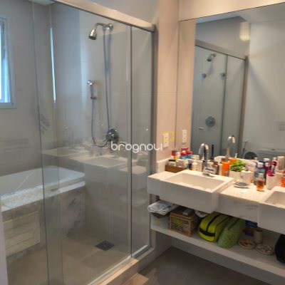 Apartamento com 147m², 3 quartos (sendo 3 suítes), 2 garagens, no bairro Jurerê Internacional em Florianópolis