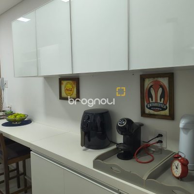 Apartamento com 147m², 3 quartos (sendo 3 suítes), 2 garagens, no bairro Jurerê Internacional em Florianópolis