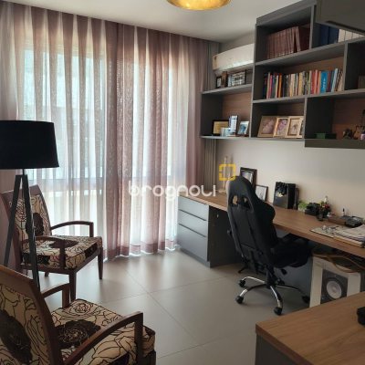 Apartamento com 147m², 3 quartos (sendo 3 suítes), 2 garagens, no bairro Jurerê Internacional em Florianópolis