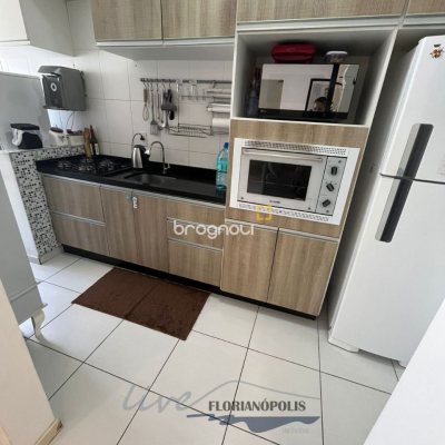 Apartamento com 69m², 2 quartos (sendo 1 suíte), 1 garagem, no bairro Canasvieiras em Florianópolis