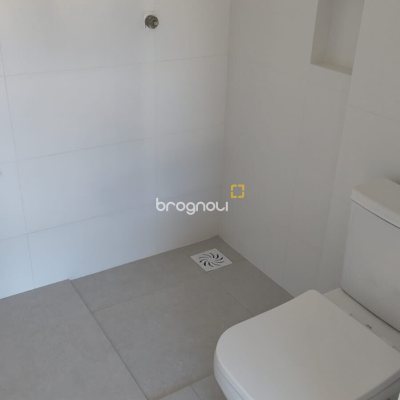 Apartamento com 65m², 2 quartos (sendo 1 suíte), 1 garagem, no bairro Jurerê Internacional em Florianópolis