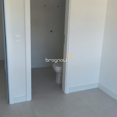 Apartamento com 65m², 2 quartos (sendo 1 suíte), 1 garagem, no bairro Jurerê Internacional em Florianópolis