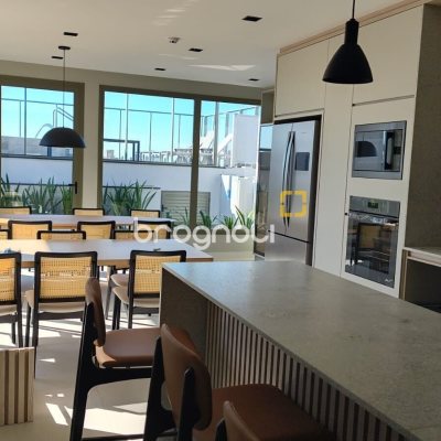 Apartamento com 65m², 2 quartos (sendo 1 suíte), 1 garagem, no bairro Jurerê Internacional em Florianópolis