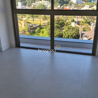 Apartamento com 65m², 2 quartos (sendo 1 suíte), 1 garagem, no bairro Jurerê Internacional em Florianópolis