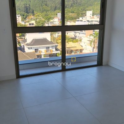 Apartamento com 65m², 2 quartos (sendo 1 suíte), 1 garagem, no bairro Jurerê Internacional em Florianópolis