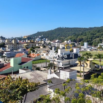 Apartamento com 65m², 2 quartos (sendo 1 suíte), 1 garagem, no bairro Jurerê Internacional em Florianópolis