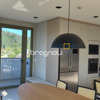 Apartamento com 65m², 2 quartos (sendo 1 suíte), 1 garagem, no bairro Jurerê Internacional em Florianópolis