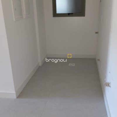 Apartamento com 65m², 2 quartos (sendo 1 suíte), 1 garagem, no bairro Jurerê Internacional em Florianópolis