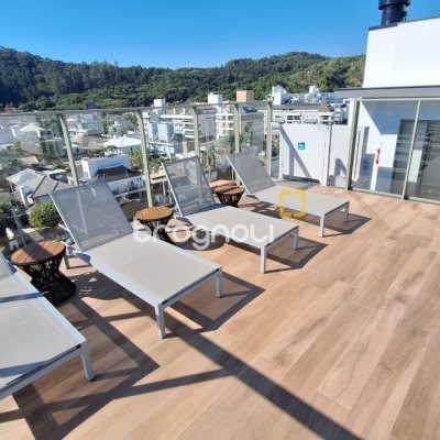 Apartamento com 65m², 2 quartos (sendo 2 suítes), 2 garagens, no bairro Jurerê Internacional em Florianópolis