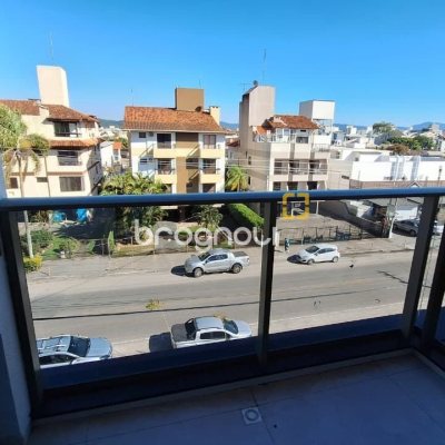 Apartamento com 65m², 2 quartos (sendo 2 suítes), 2 garagens, no bairro Jurerê Internacional em Florianópolis
