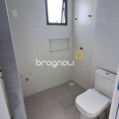 Apartamento com 65m², 2 quartos (sendo 2 suítes), 2 garagens, no bairro Jurerê Internacional em Florianópolis