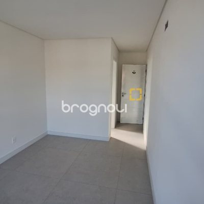 Apartamento com 65m², 2 quartos (sendo 2 suítes), 2 garagens, no bairro Jurerê Internacional em Florianópolis