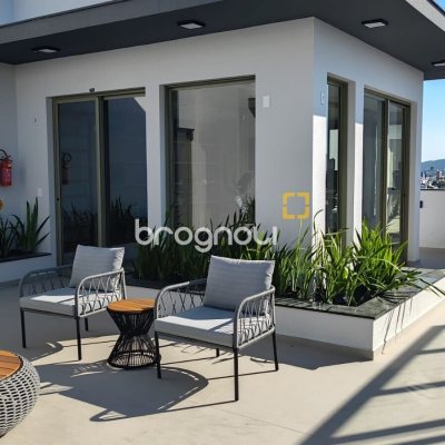 Apartamento com 65m², 2 quartos (sendo 2 suítes), 2 garagens, no bairro Jurerê Internacional em Florianópolis