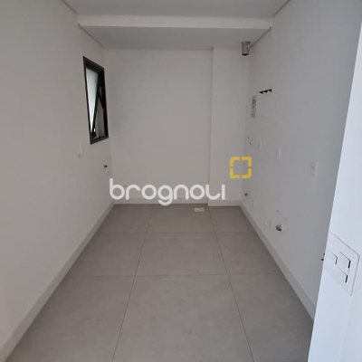 Apartamento com 65m², 2 quartos (sendo 2 suítes), 2 garagens, no bairro Jurerê Internacional em Florianópolis