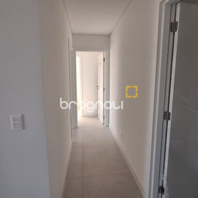 Apartamento com 65m², 2 quartos (sendo 2 suítes), 2 garagens, no bairro Jurerê Internacional em Florianópolis